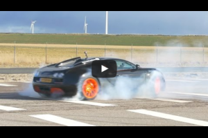 Des donuts avec une Bugatti Veyron Grand Sport Vitesse WRC